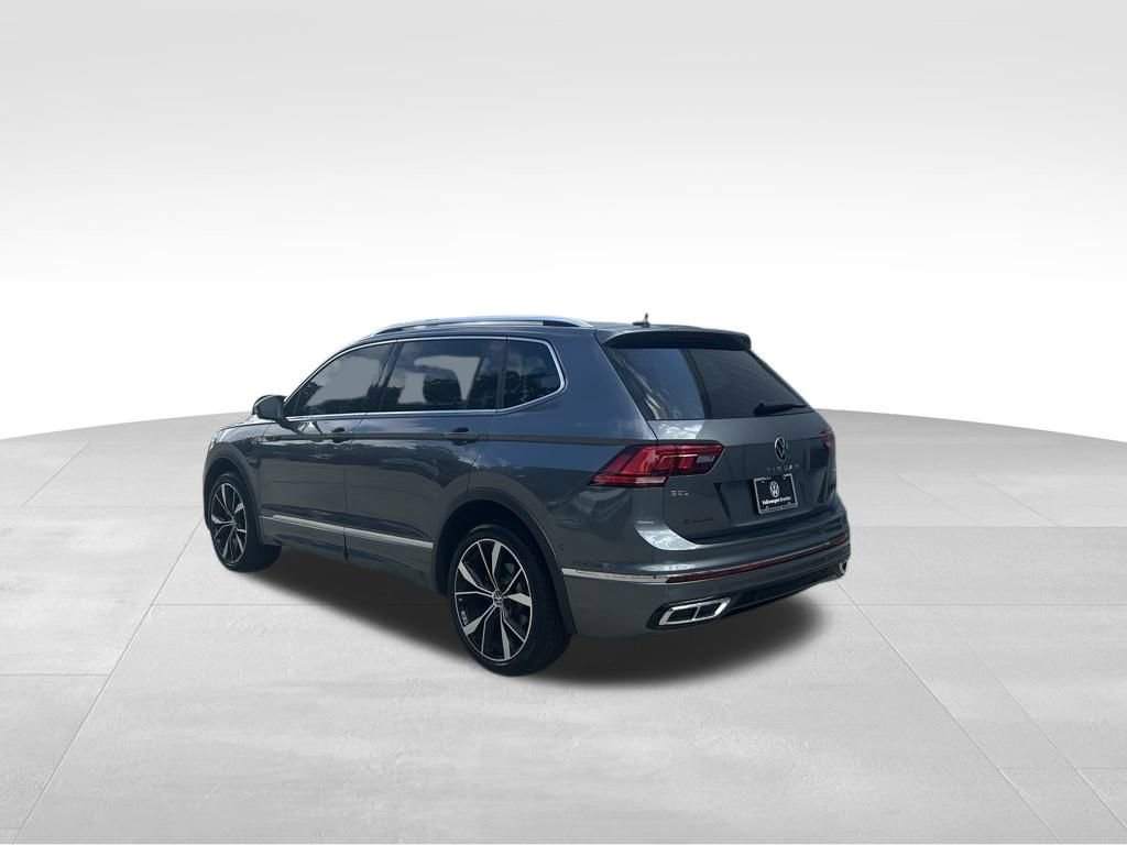 Used 2024 Volkswagen Tiguan SEL R-Line image 3