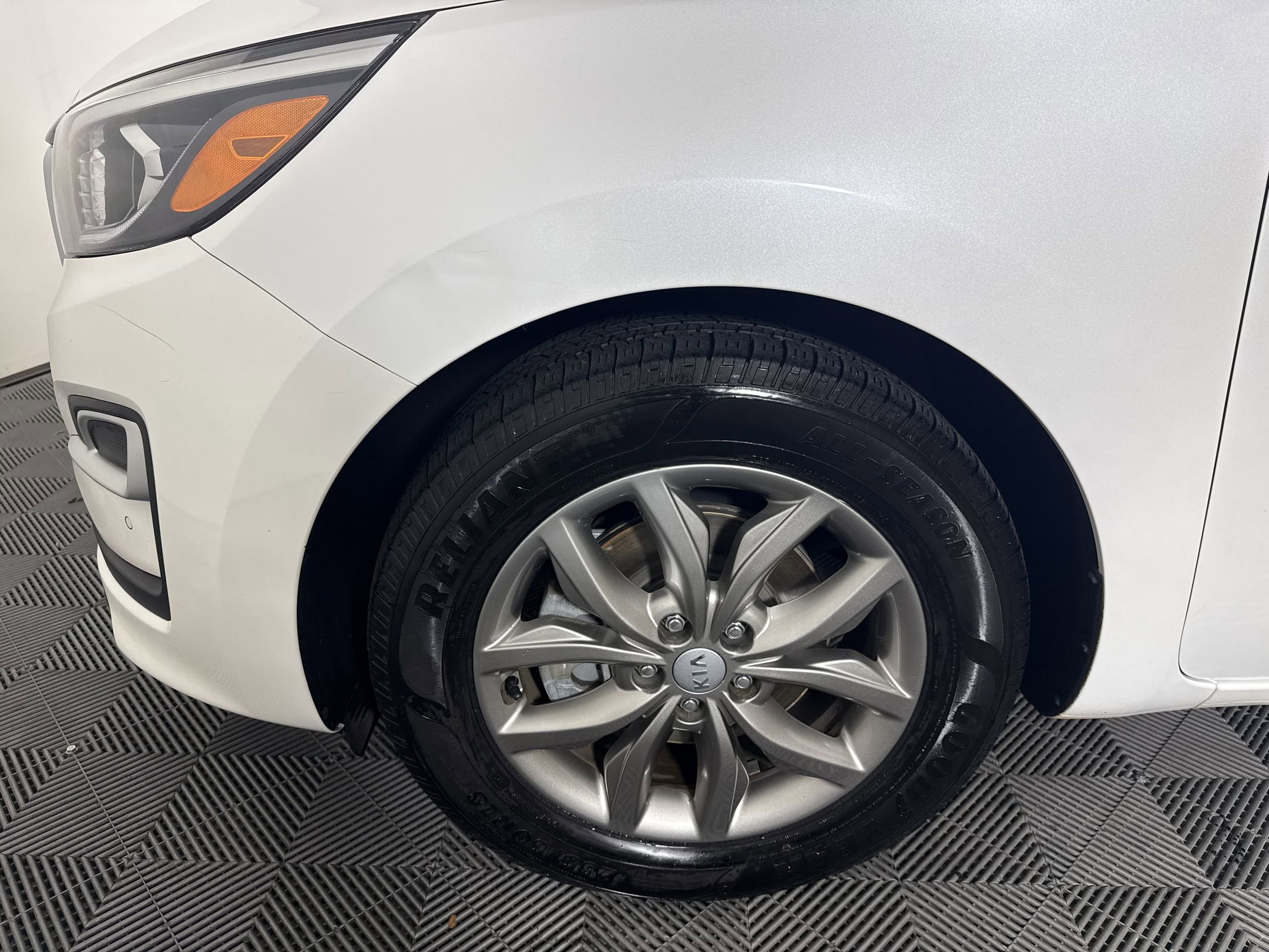 Used 2020 Kia Sedona EX FWD image 12