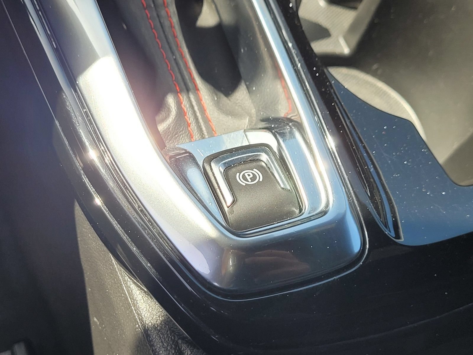 Used 2024 Chevrolet Trax RS FWD image 24