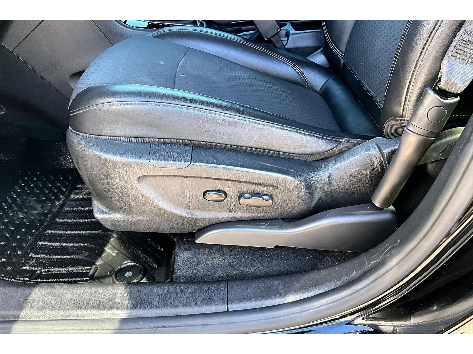 Used 2019 Buick Encore Preferred FWD image 29