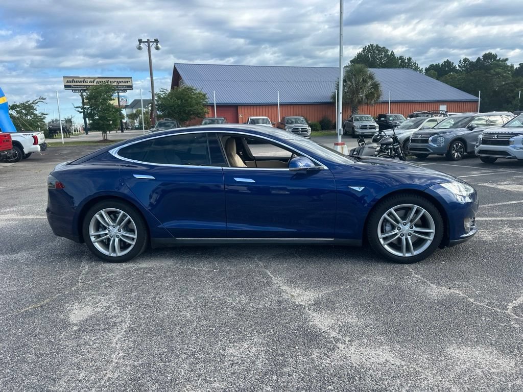 Used 2016 Tesla Model S 70 RWD image 2