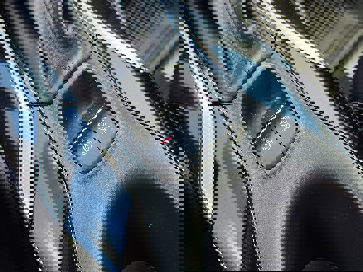 Used 2020 Toyota Corolla XLE FWD image 39