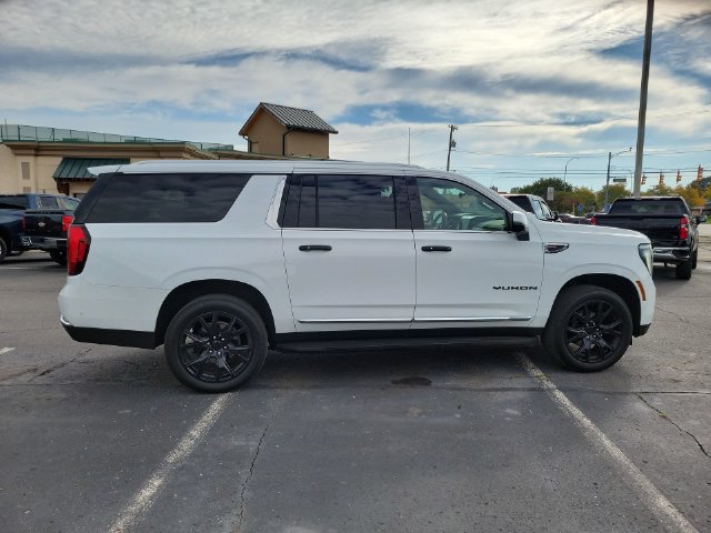 Used 2025 GMC Yukon XL Elevation w/ Elevation Premium Package AWD/4WD image 9