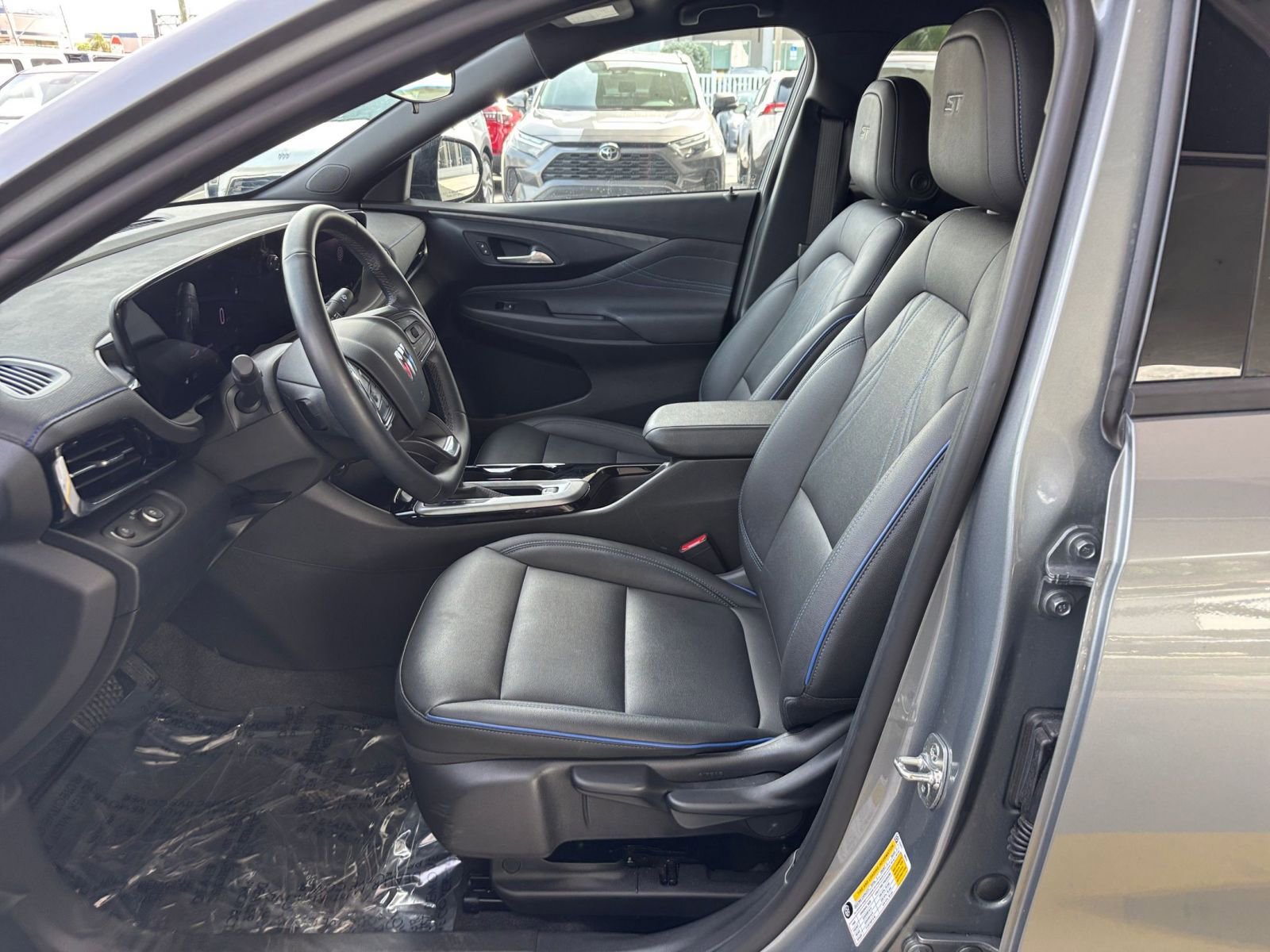 Used 2025 Buick Envista Sport Touring image 27