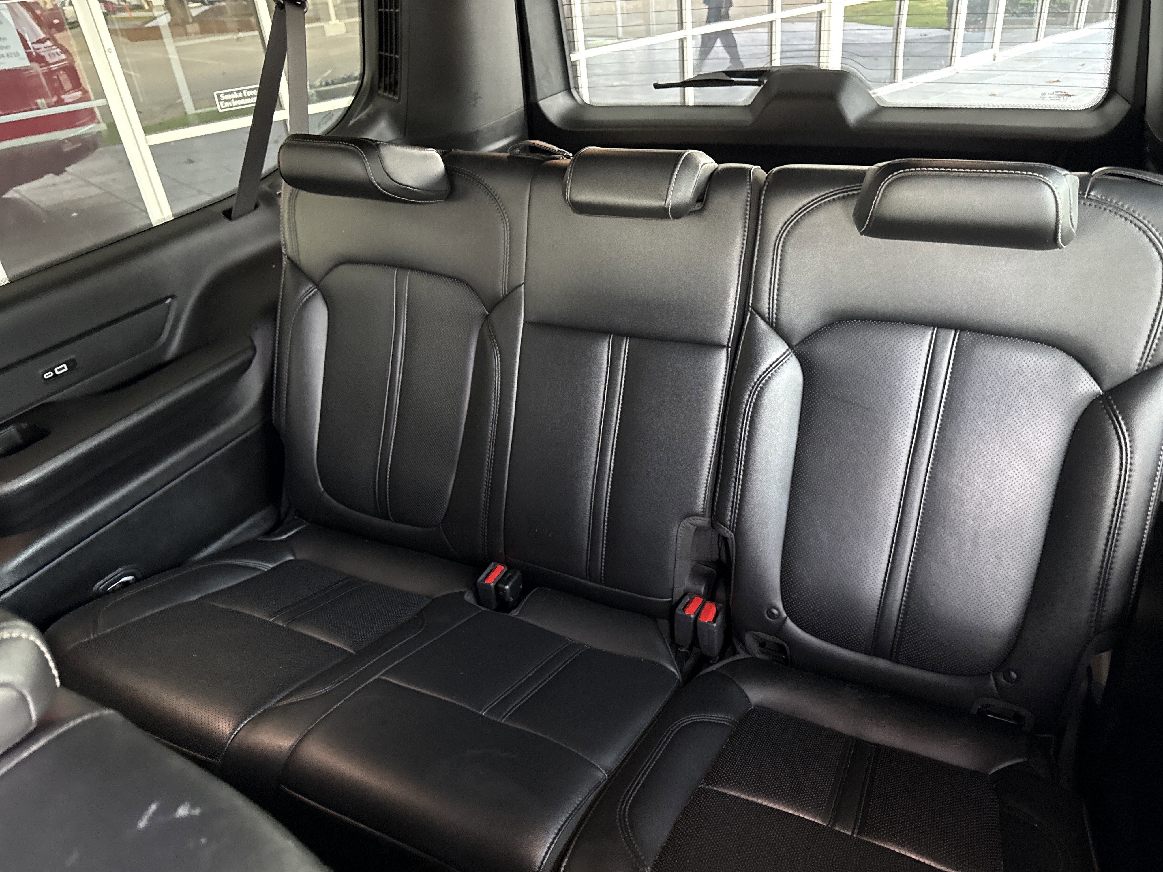 Used 2024 Jeep Wagoneer L image 34