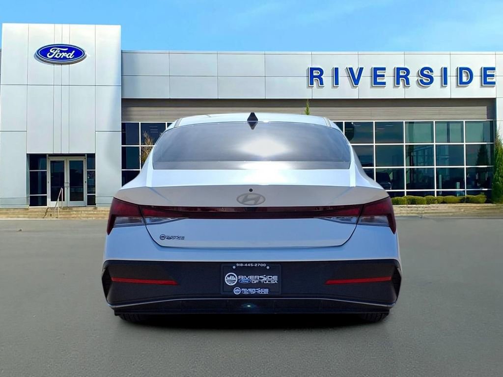 Used 2024 Hyundai Elantra SEL image 5