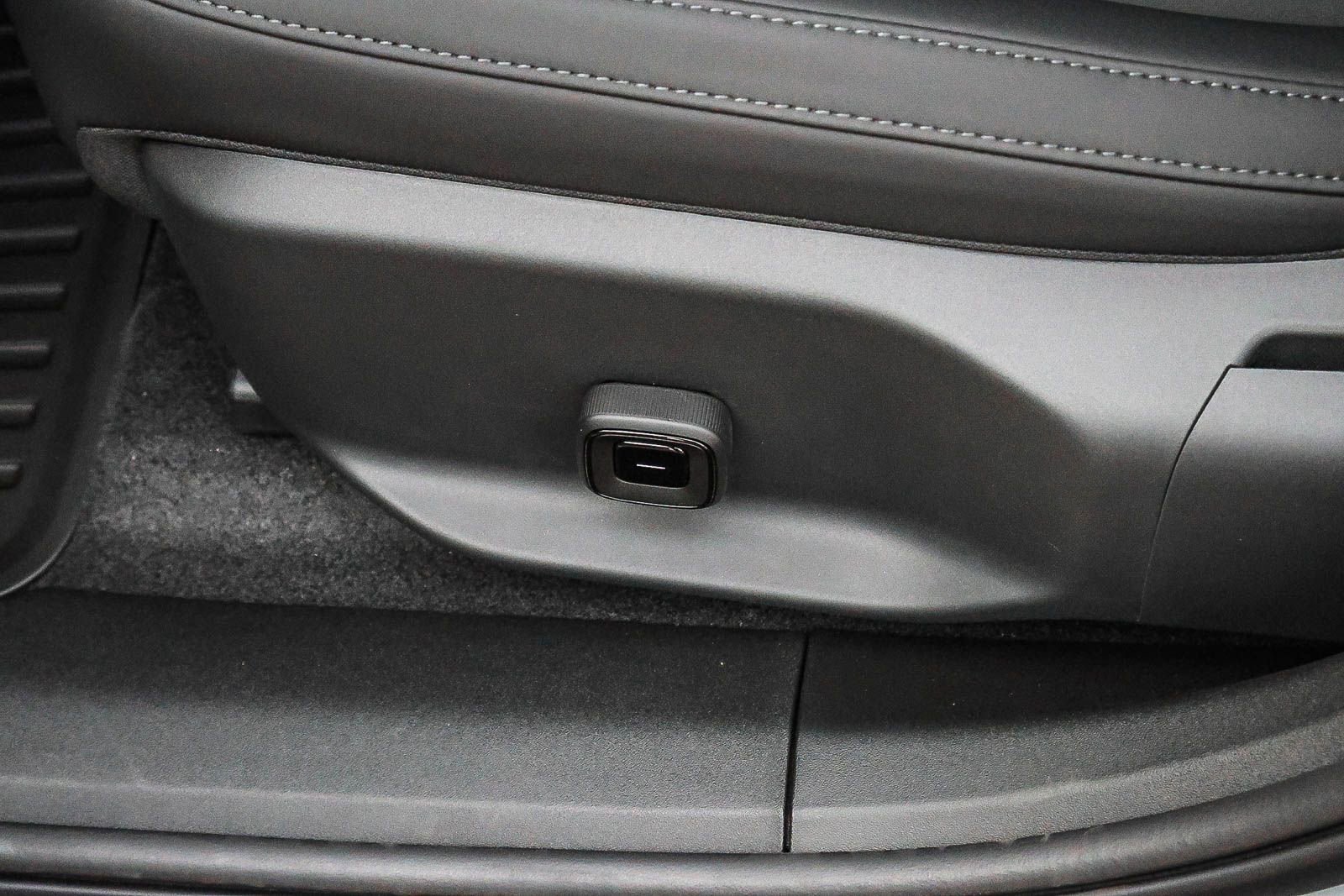 New 2026 Volvo EX30 Plus w/ Protection Package image 27