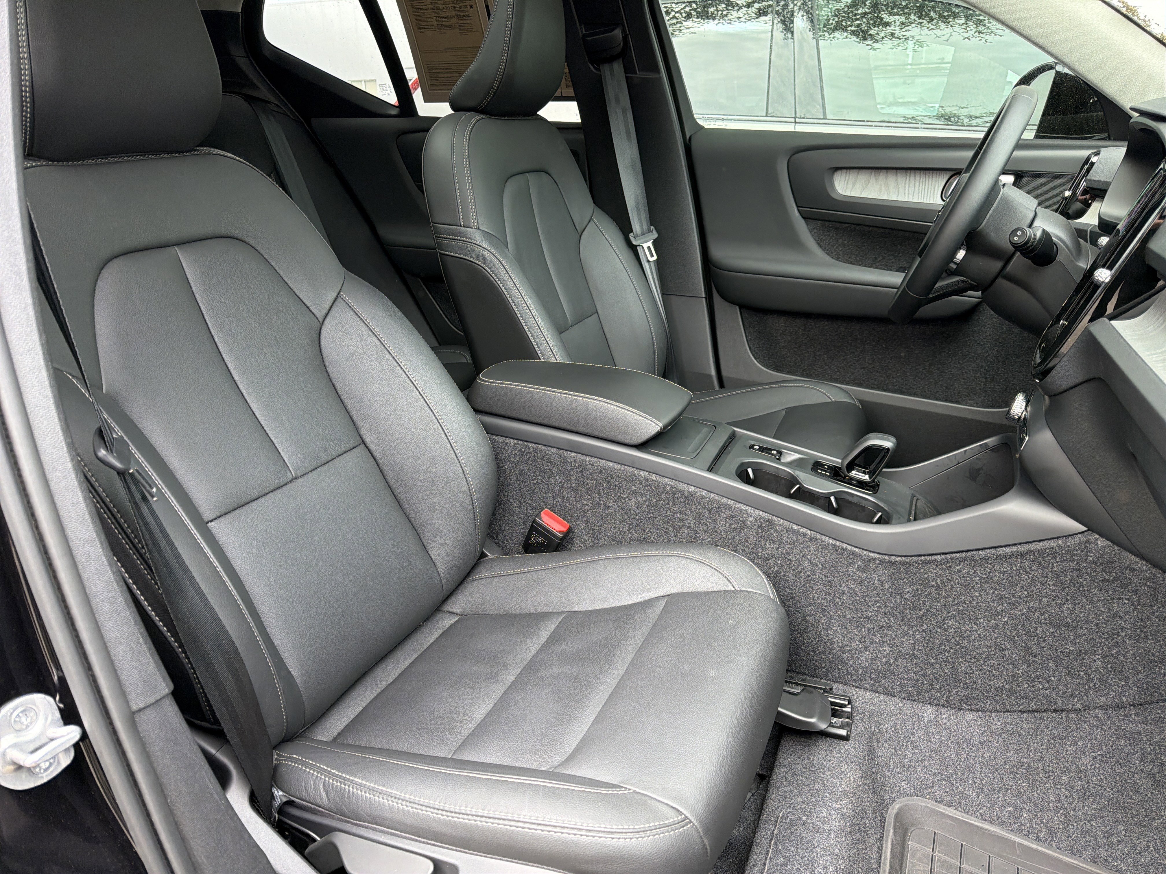 Certified 2025 Volvo XC40 B5 Core w/ Protection Package Premier image 35