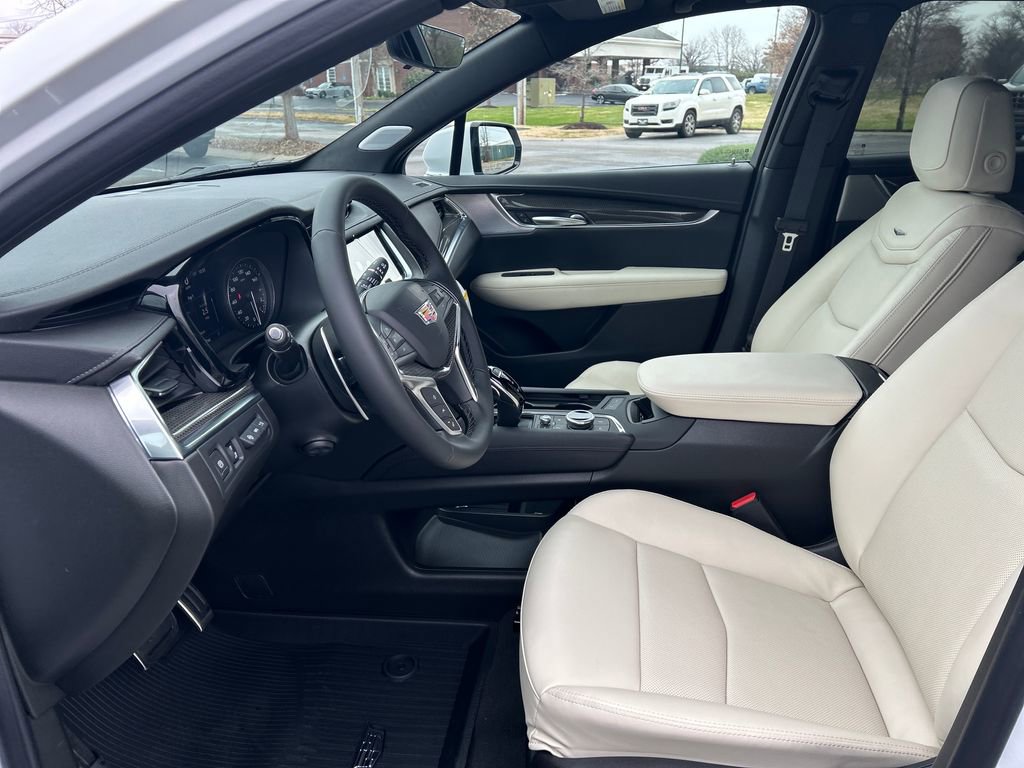 New 2026 Cadillac XT5 Sportv w/ LPO, Floor Liner Package image 11