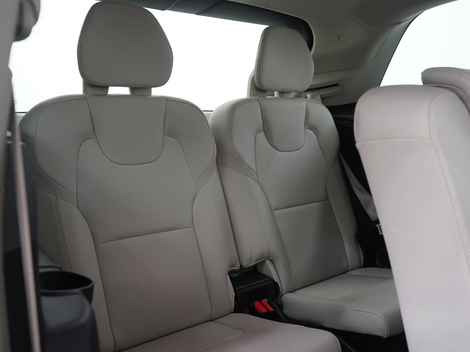 Used 2023 Volvo XC90 B6 Plus image 14