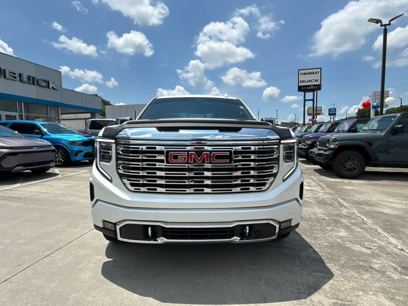Used 2024 GMC Sierra 1500 Denali w/ Denali Reserve Package AWD/4WD image 2