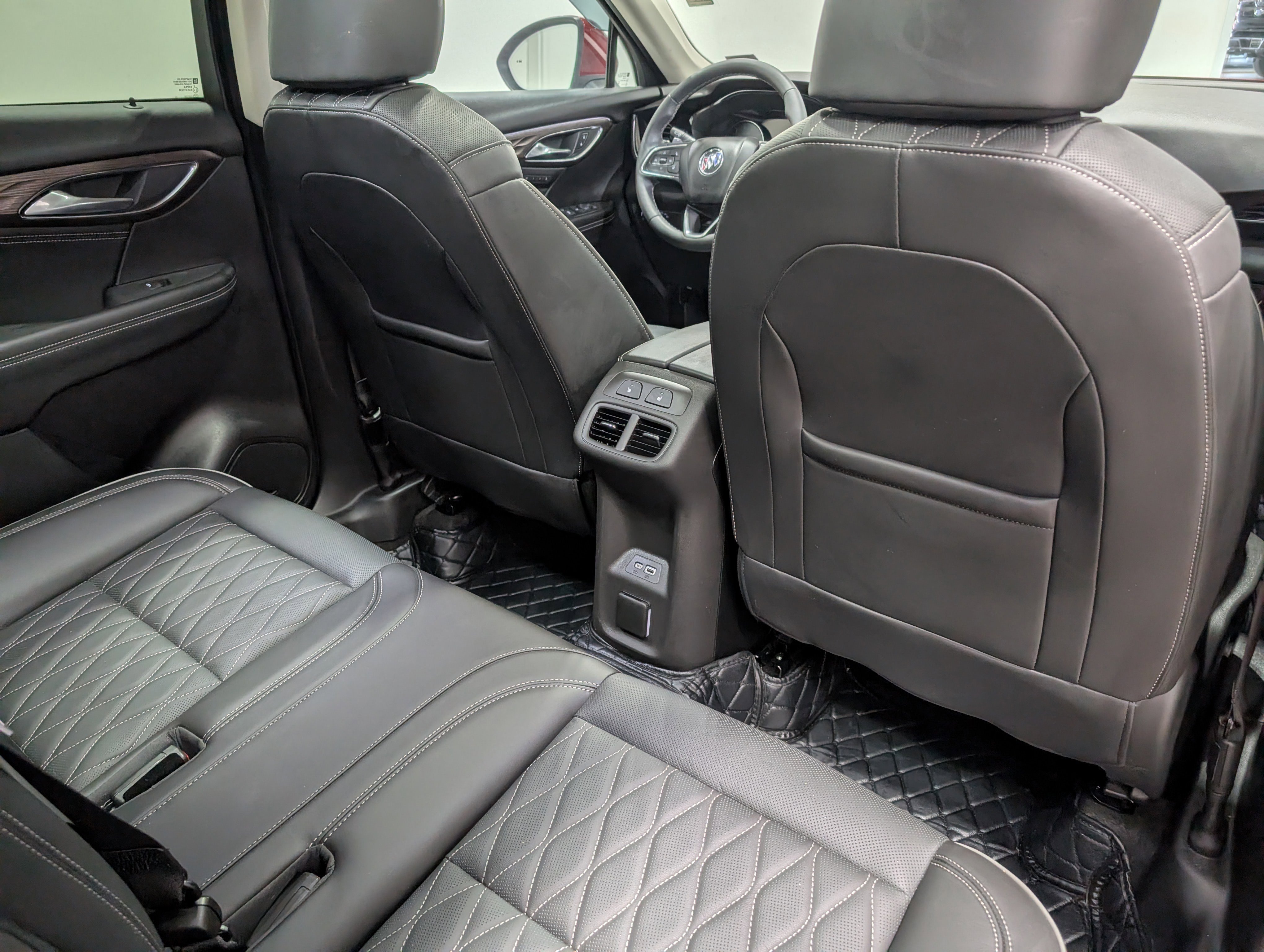 Used 2023 Buick Envision Avenir image 18