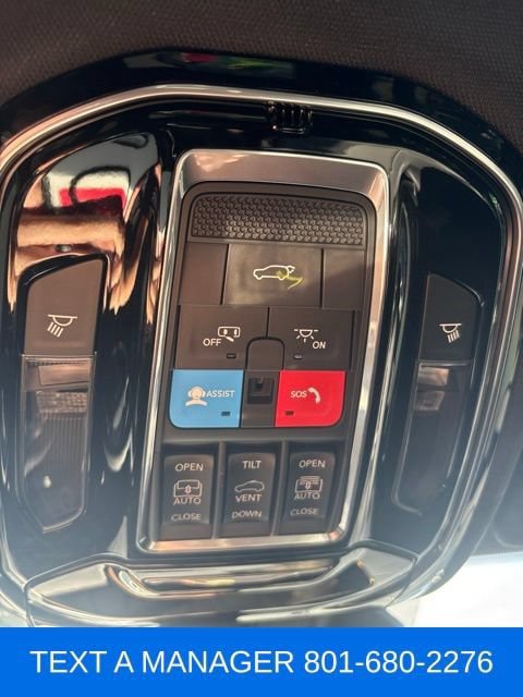 Used 2023 Jeep Grand Cherokee Overland w/ Luxury Tech Group IV AWD/4WD image 17