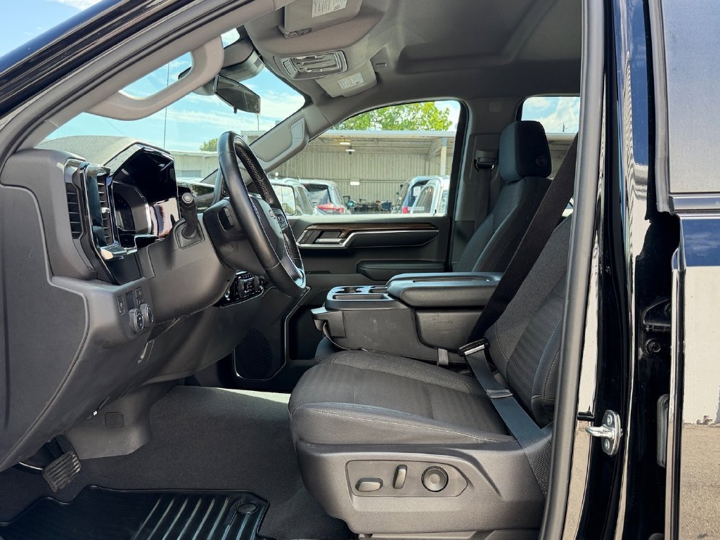 Used 2024 Chevrolet Silverado 1500 LT RWD image 11