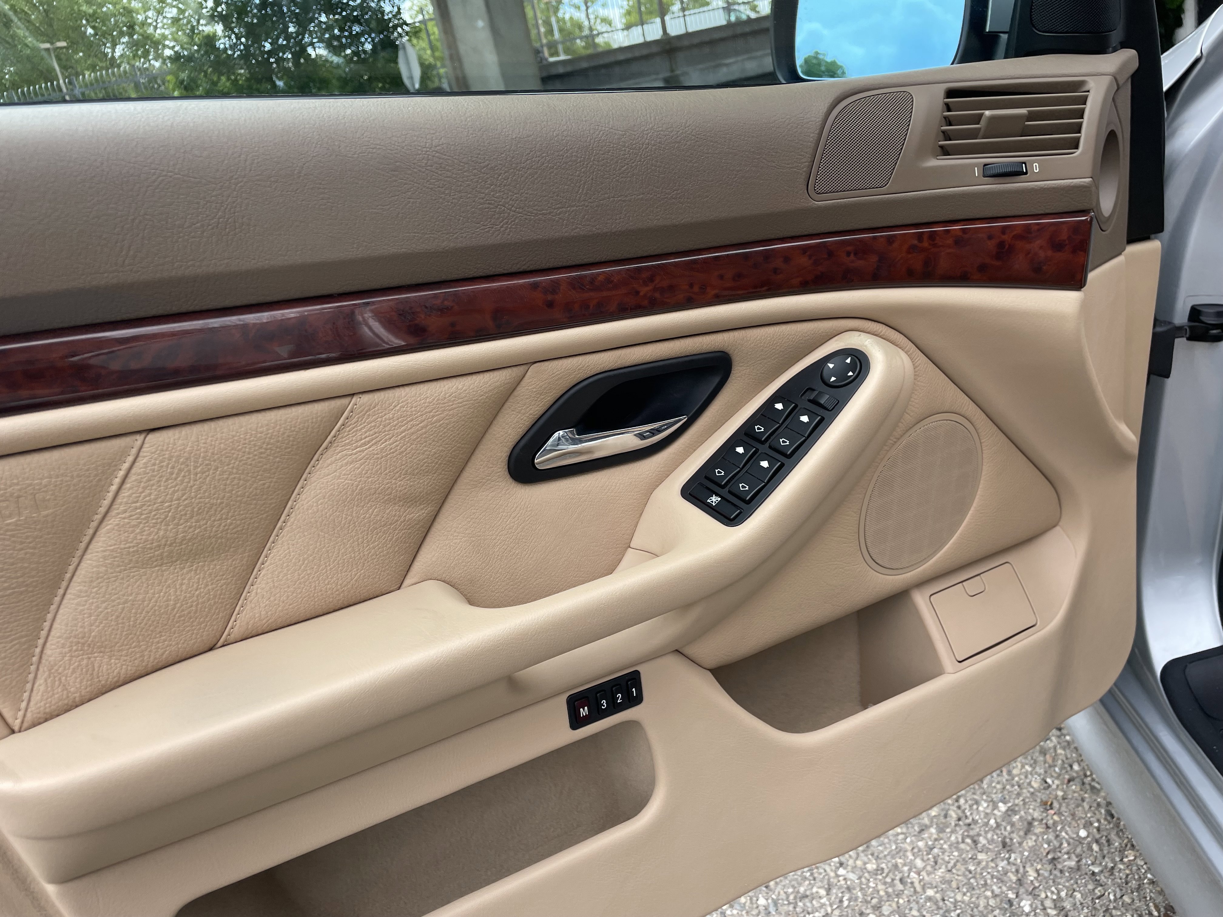 Used 2001 BMW 530i Sedan image 16