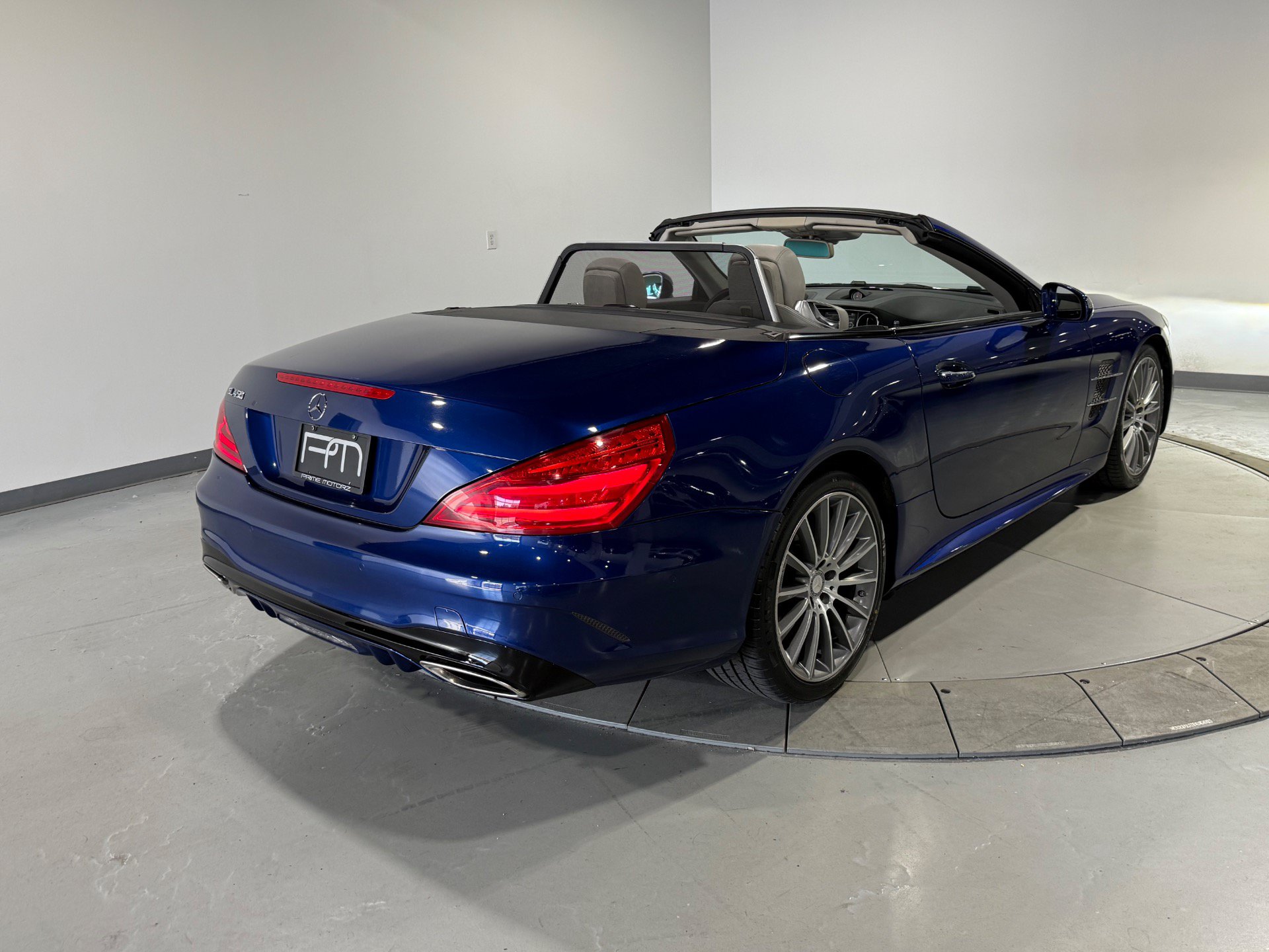 Used 2017 Mercedes-Benz SL 450 image 12