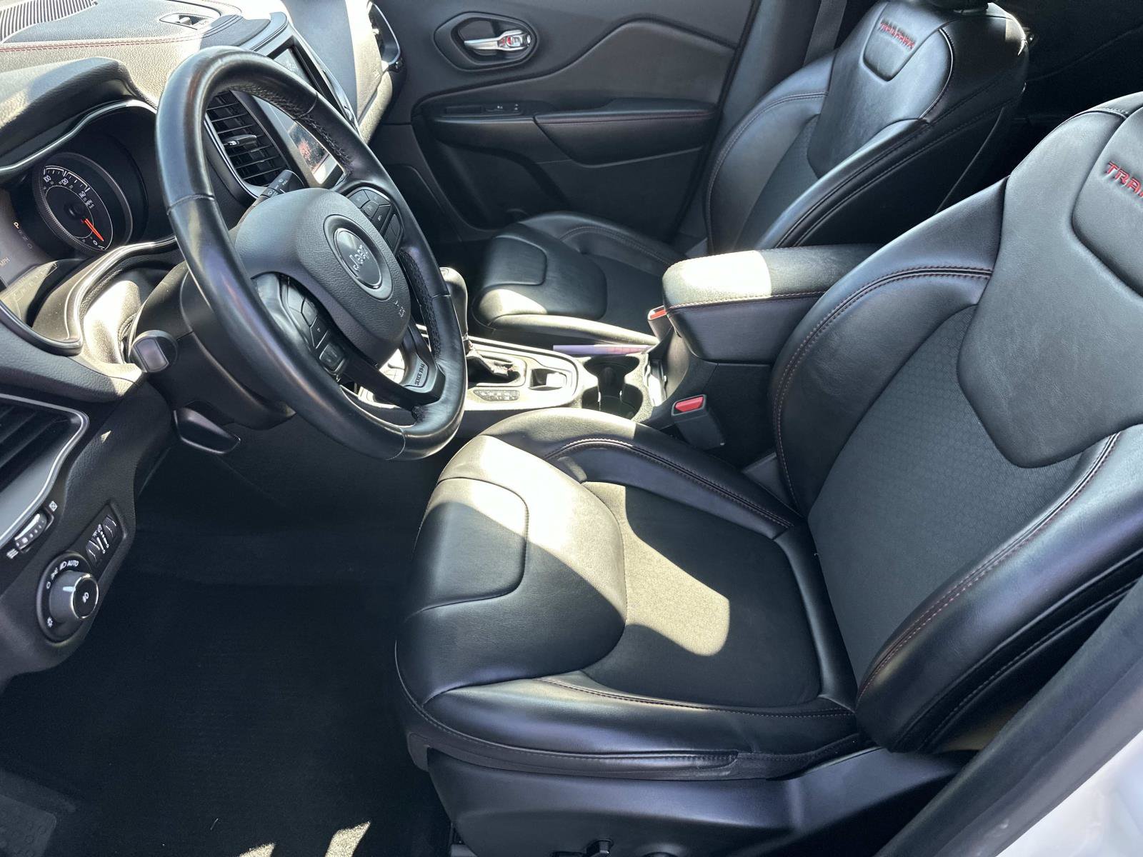 Used 2019 Jeep Cherokee Trailhawk w/ Cold Weather Group AWD/4WD image 18