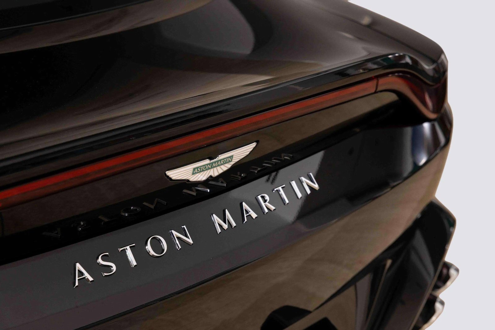 New 2025 Aston Martin V8 Vantage Coupe image 7