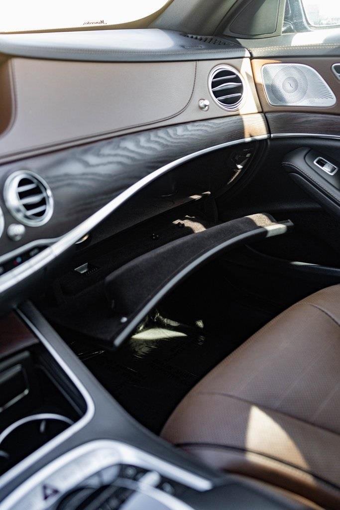 Used 2018 Mercedes-Benz S 560 Sedan w/ AMG Line Exterior image 35