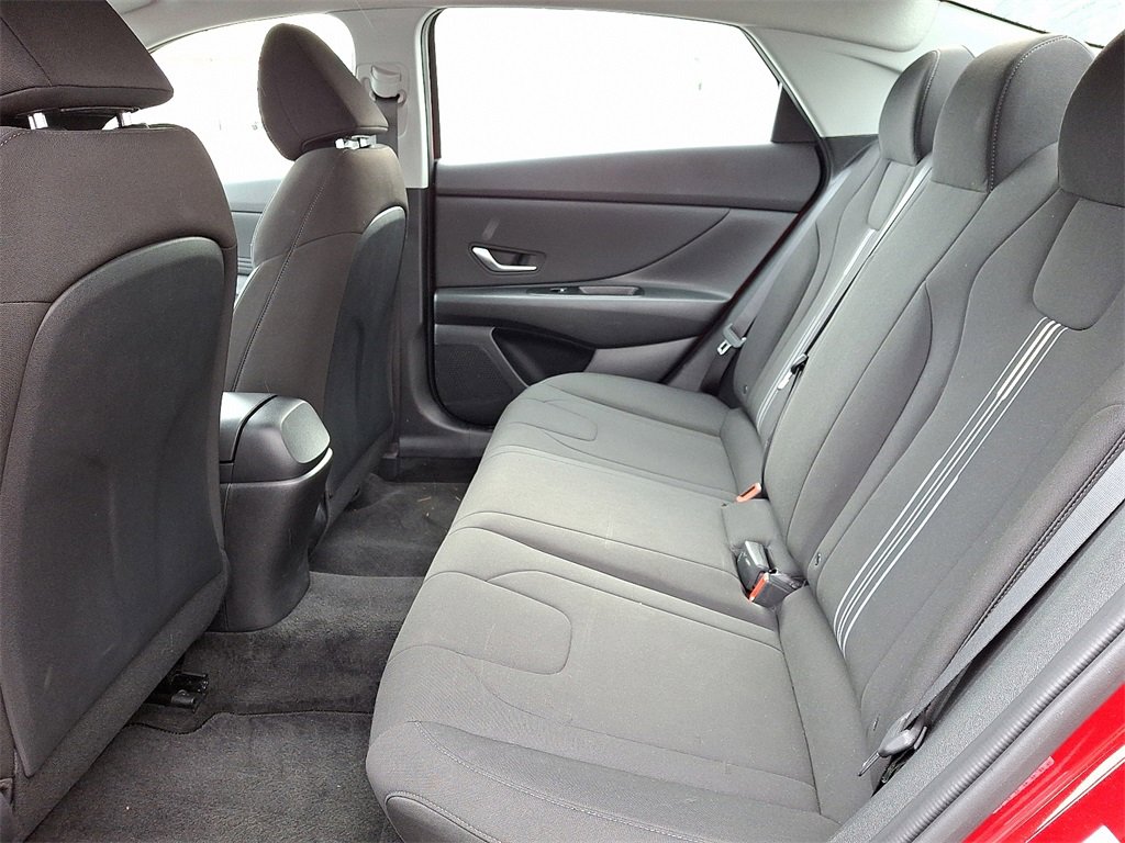 Used 2023 Hyundai Elantra SEL w/ Convenience Package image 13