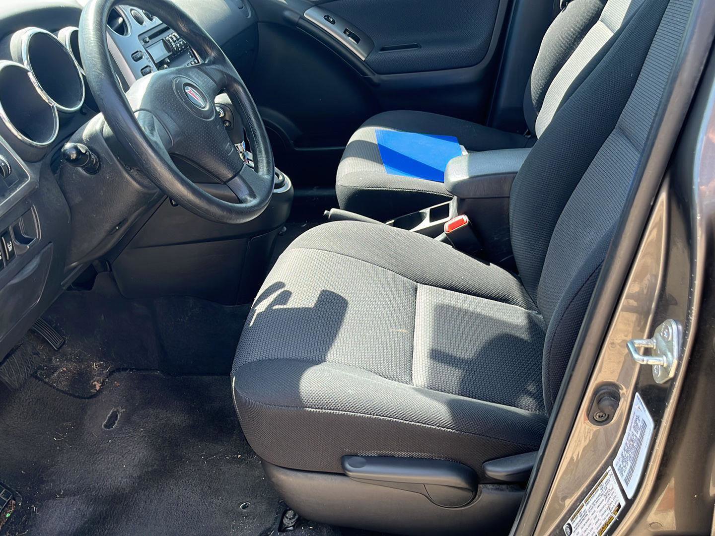Used 2008 Pontiac Vibe w/ Preferred Package FWD image 9