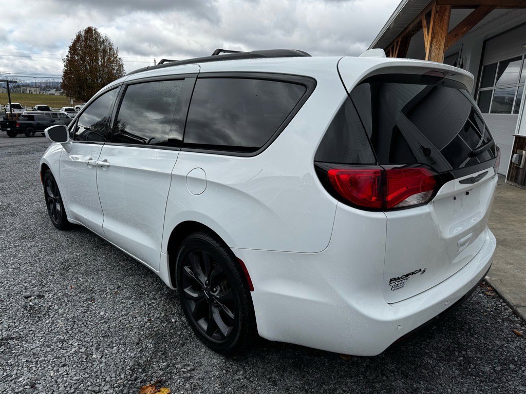 Used 2018 Chrysler Pacifica Touring Plus w/ S Appearance Package image 7