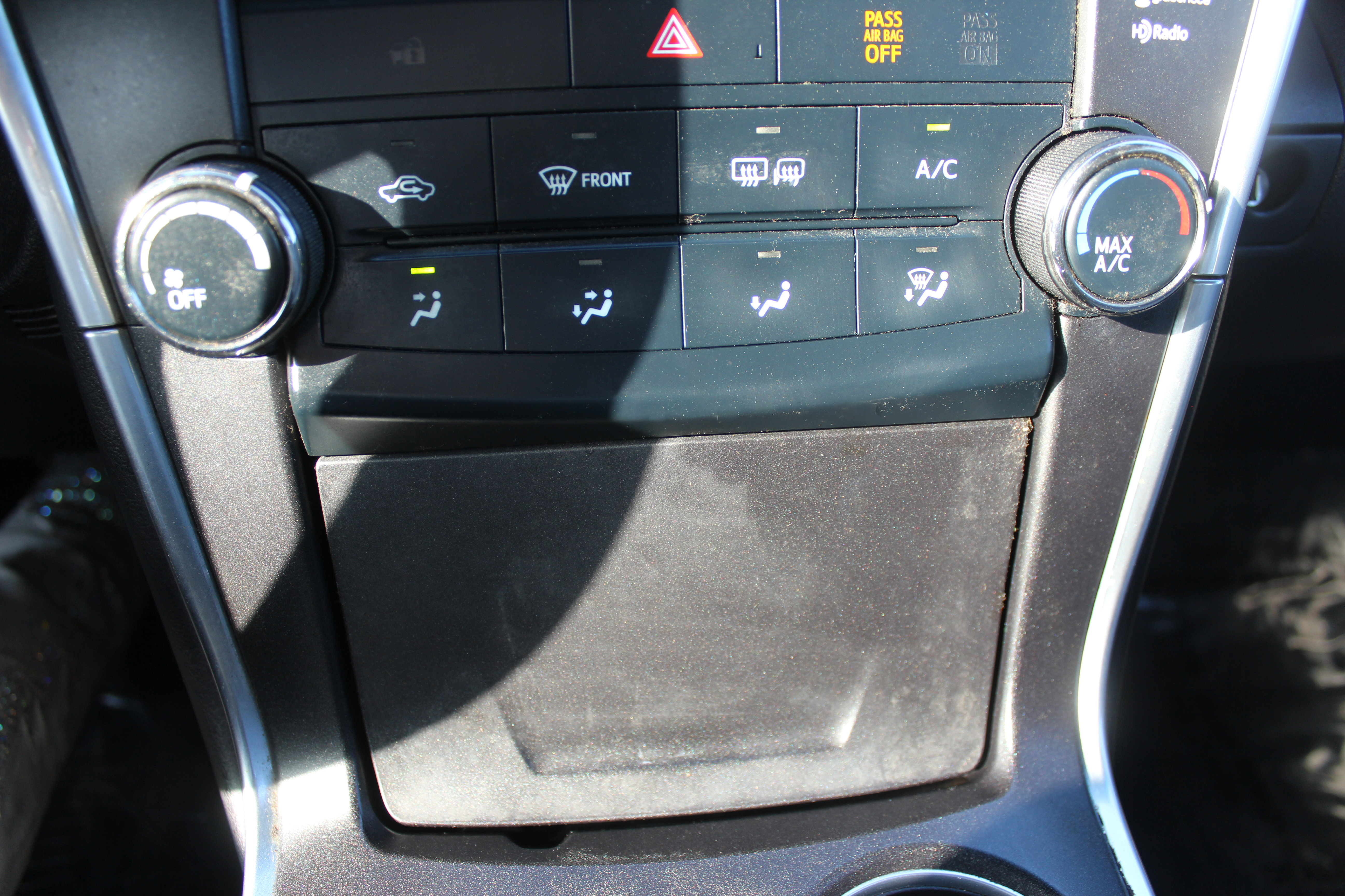 Used 2017 Toyota Camry SE w/ Moonroof Package image 34