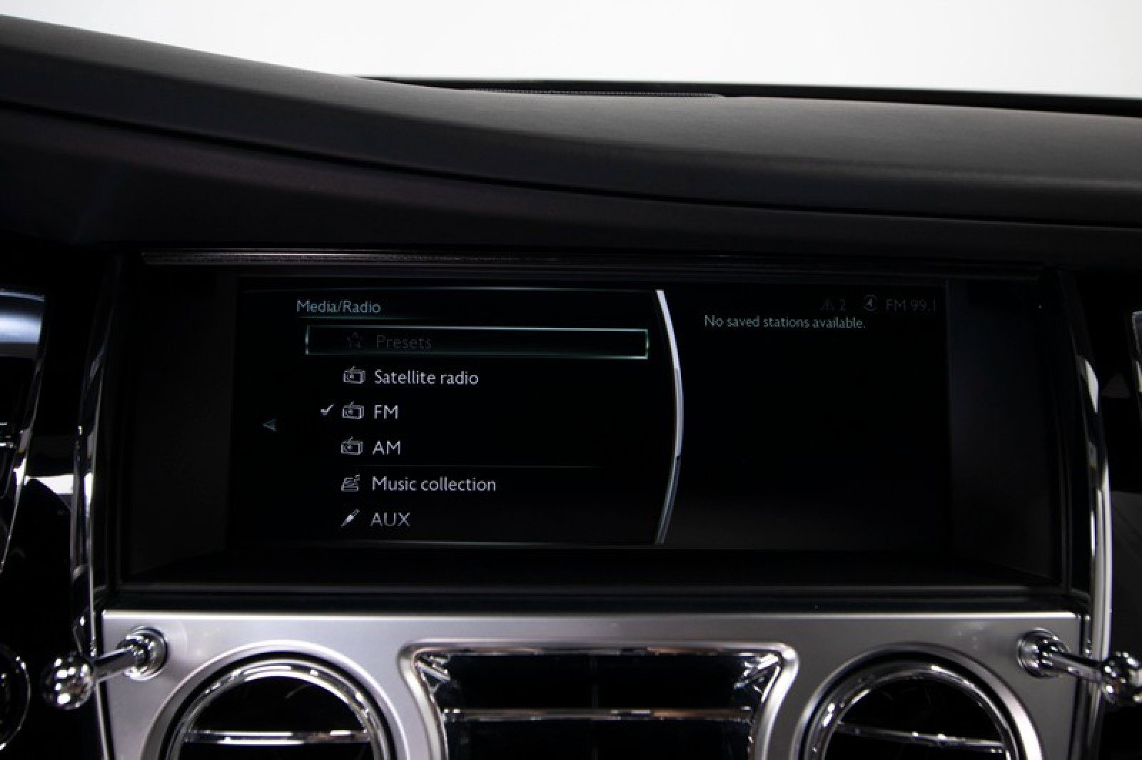 Used 2018 Rolls-Royce Dawn image 30