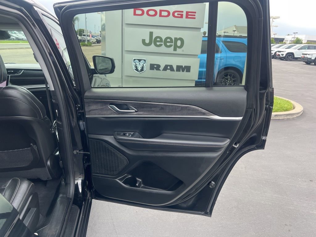 Used 2023 Jeep Grand Cherokee L Limited w/ Trailer Tow Group (B) AWD/4WD image 46