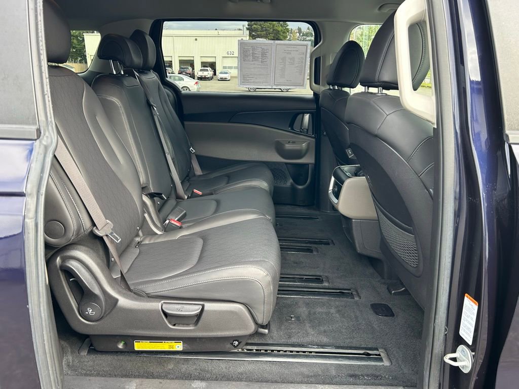 Used 2025 Kia Carnival image 12
