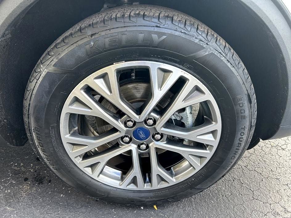 Used 2022 Ford Escape SEL image 32