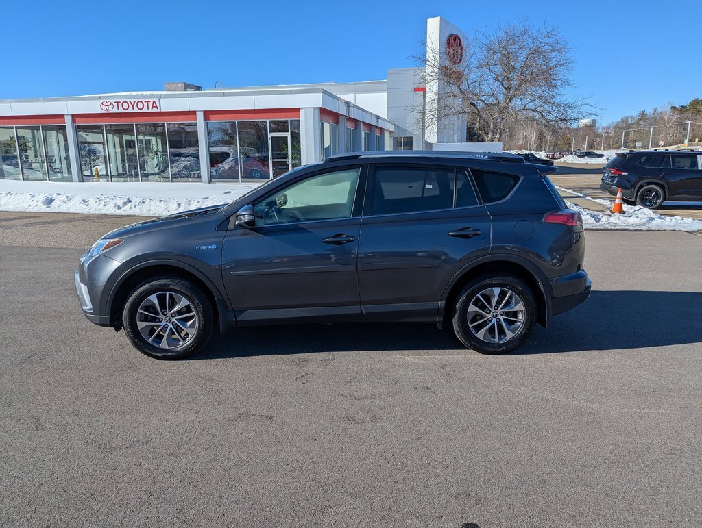 Used 2018 Toyota RAV4 XLE image 2