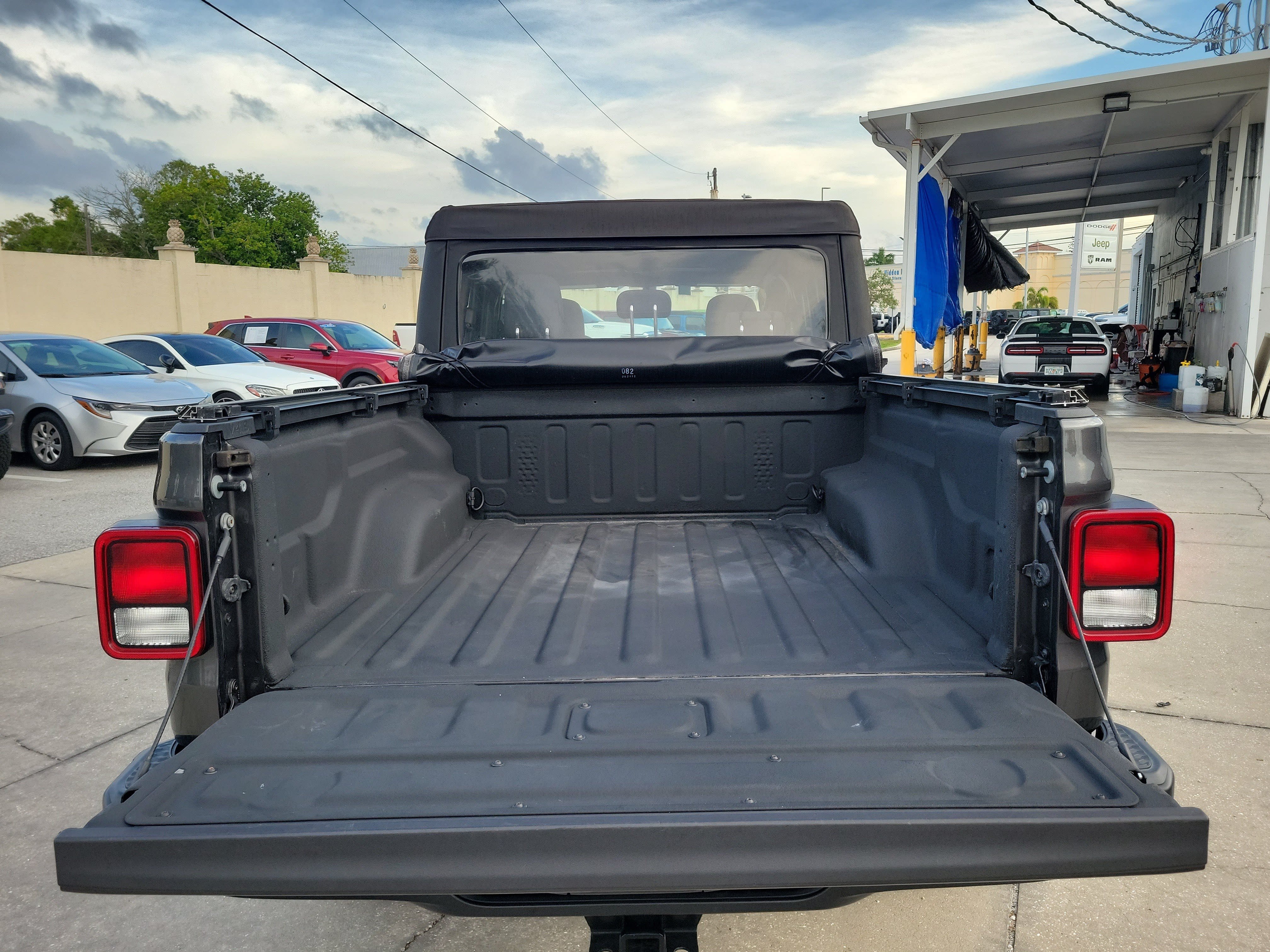 Used 2022 Jeep Gladiator Sport w/ Trailer Tow Package AWD/4WD image 10