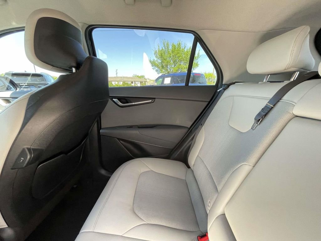 Used 2025 Kia Niro EX image 24