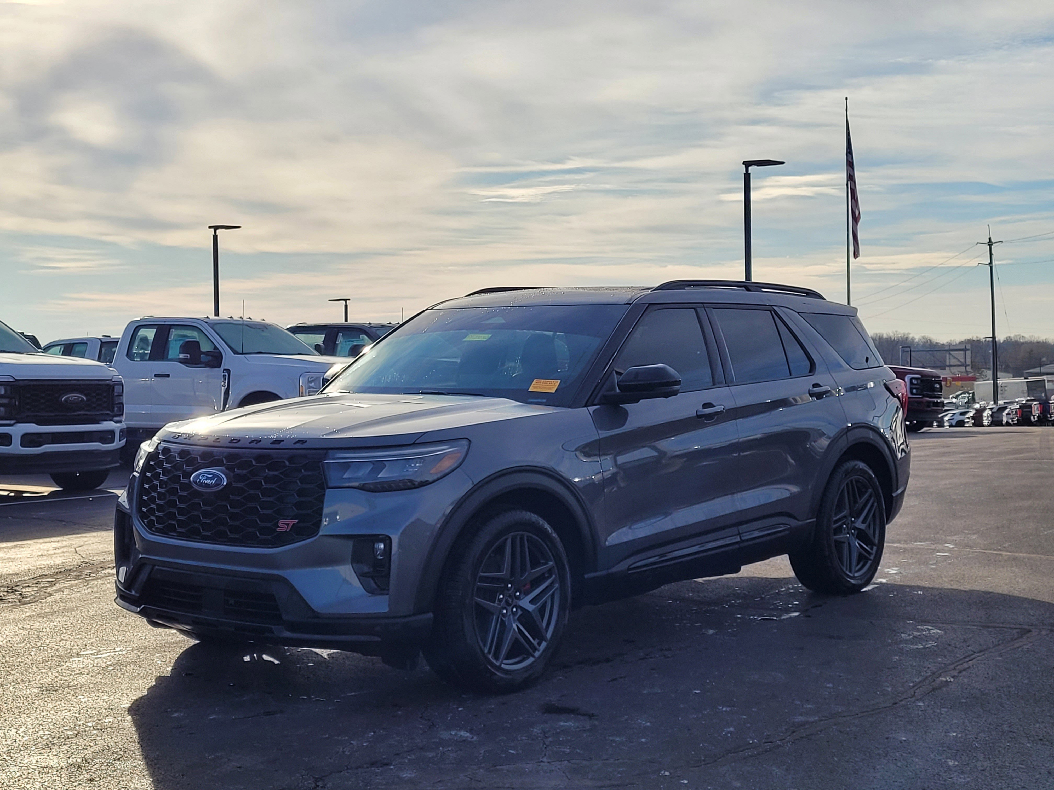 Used 2025 Ford Explorer ST w/ Sun And Sound Package image 8