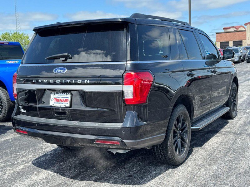 Used 2023 Ford Expedition XLT AWD/4WD image 3