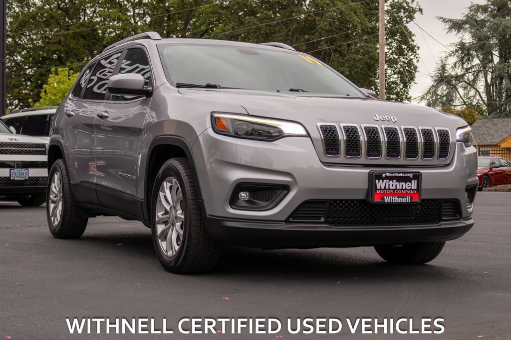 Used 2019 Jeep Cherokee Latitude w/ Cold Weather Group FWD image 2