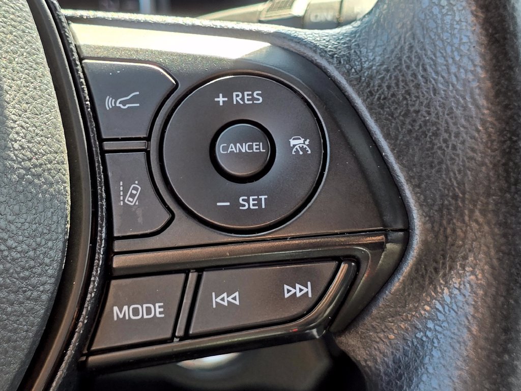 Used 2020 Toyota RAV4 XLE AWD/4WD image 32