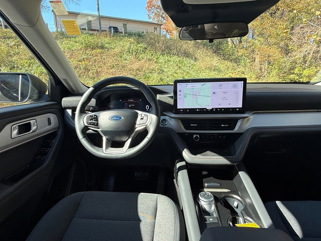 Used 2025 Ford Explorer Active image 10