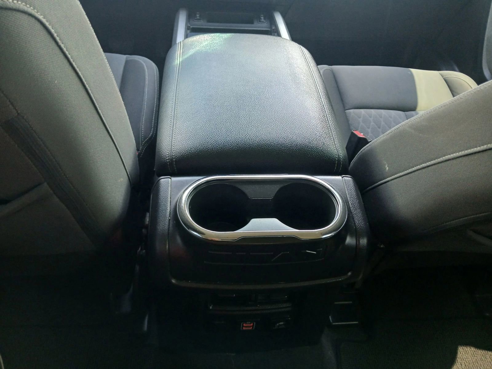 Used 2022 Nissan Titan SV w/ SV Convenience Package image 66