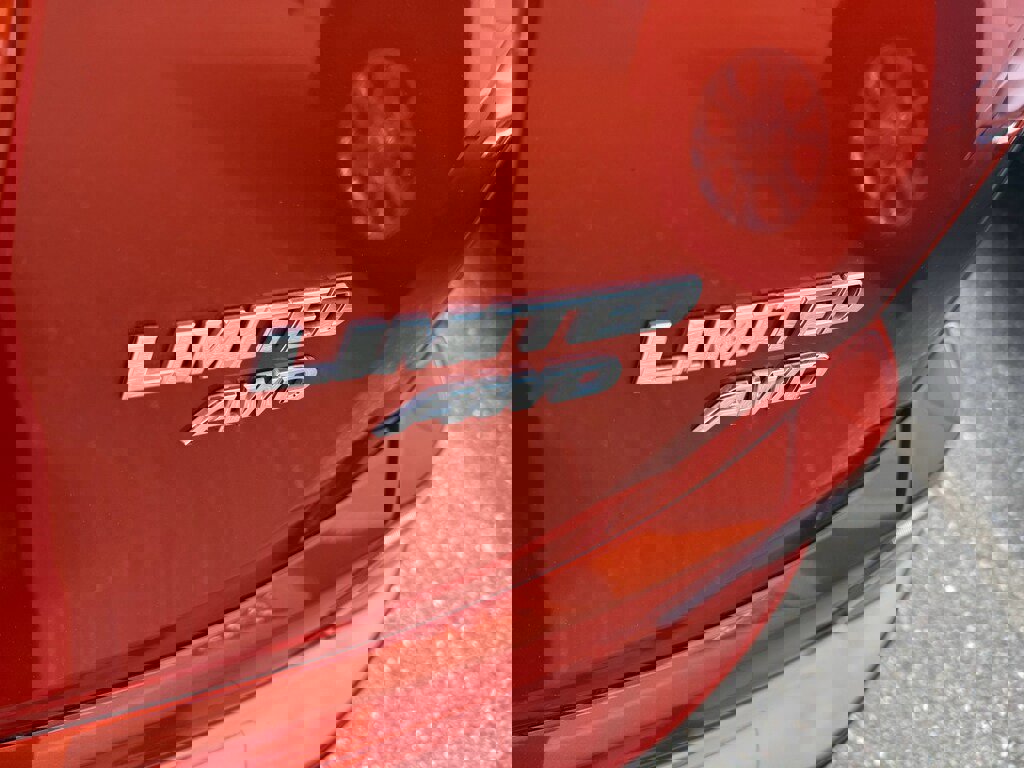 Used 2016 Toyota RAV4 Limited w/ Advanced Technology Package image 9