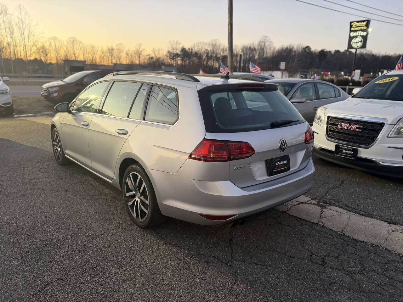 Used 2016 Volkswagen Golf Limited Edition FWD image 9