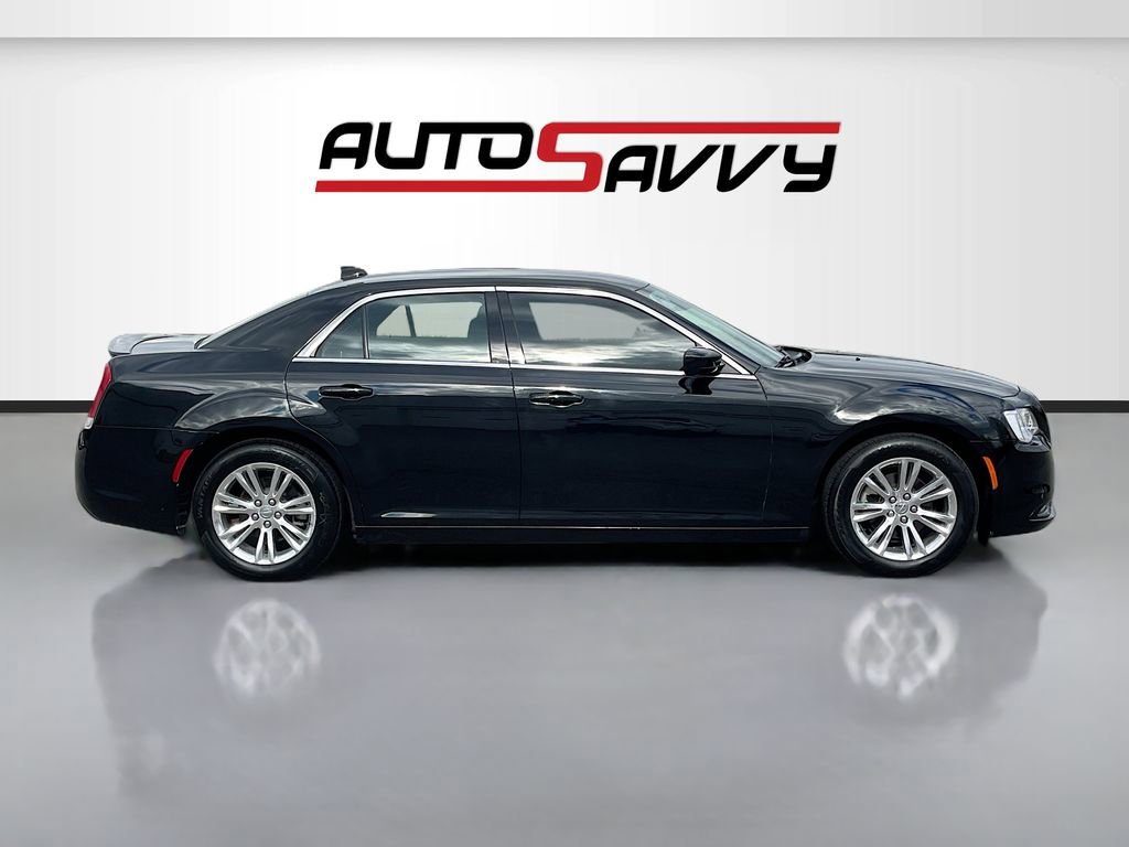 Used 2021 Chrysler 300 Touring w/ Driver Convenience Group image 8
