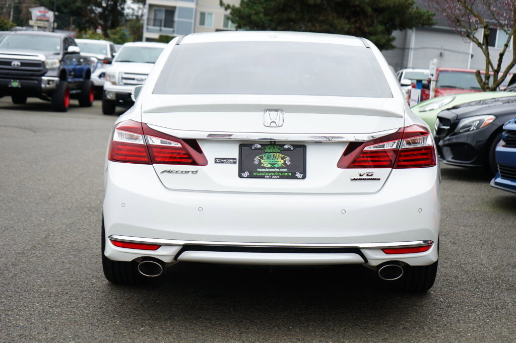 Used 2017 Honda Accord Touring image 4