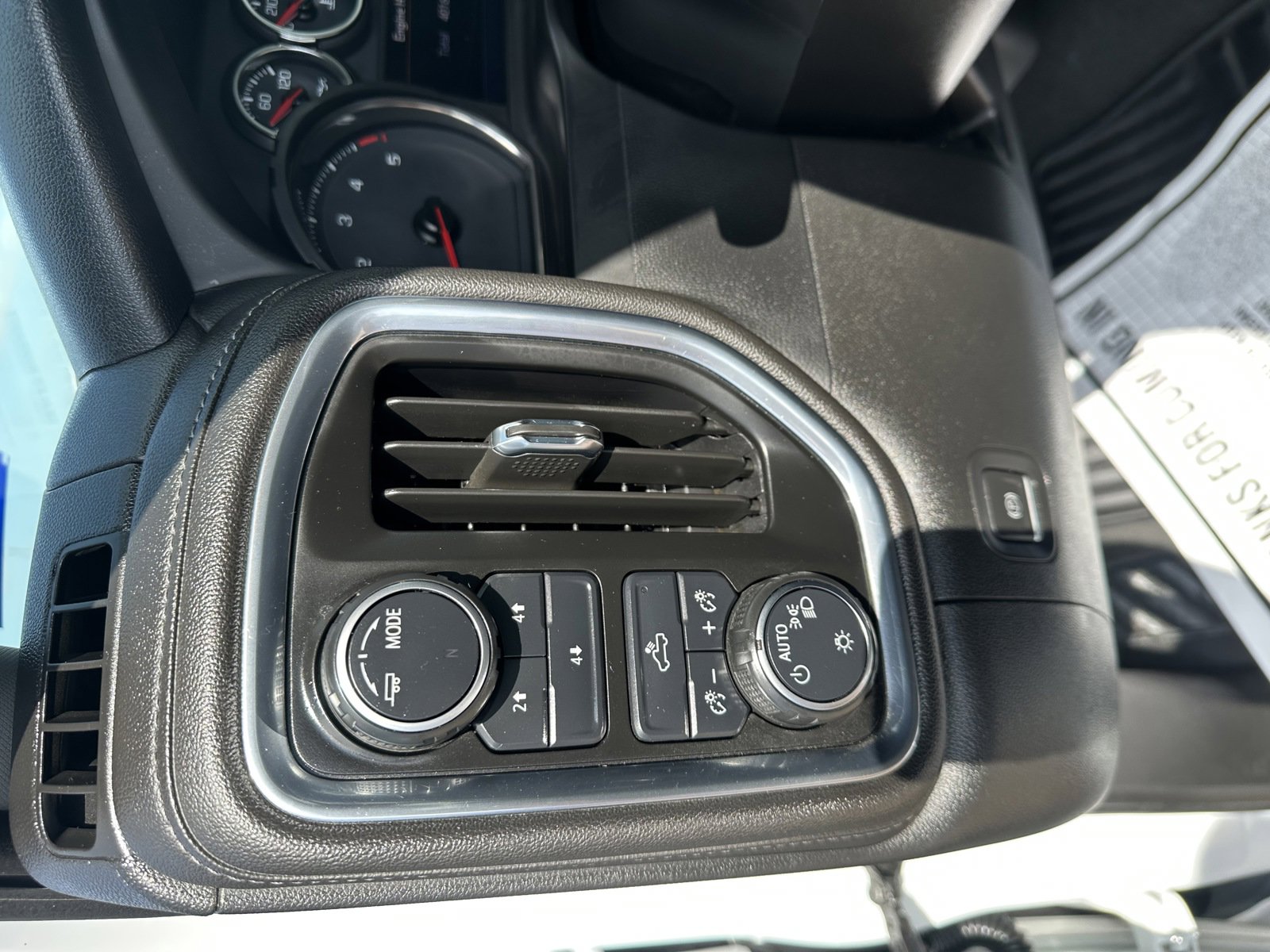 Used 2023 Chevrolet Silverado 3500 LT AWD/4WD image 12