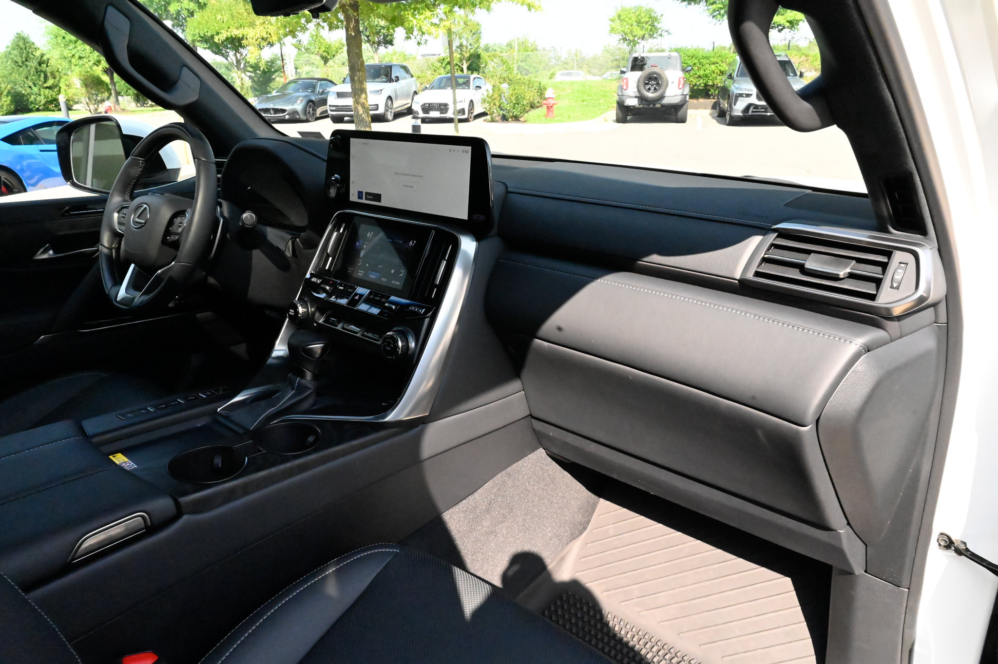 Used 2025 Lexus LX 600 4WD w/ Accessory Package (2T) image 58