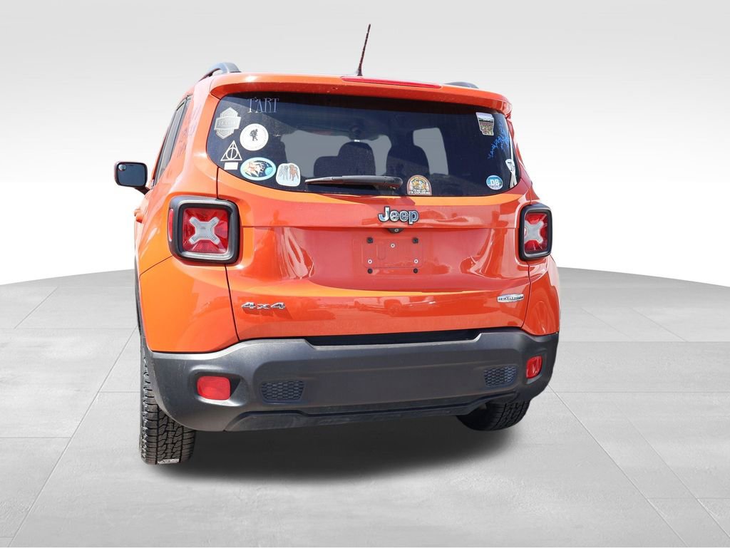 Used 2015 Jeep Renegade Latitude AWD/4WD image 16