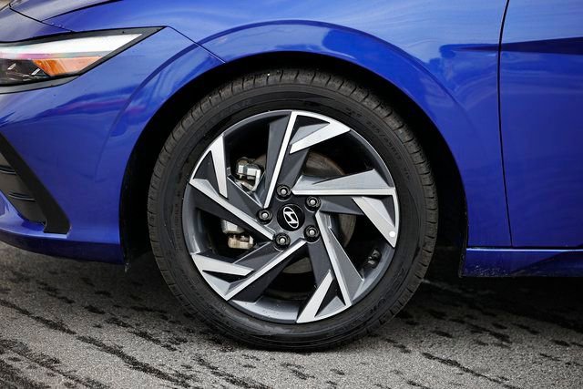 Used 2025 Hyundai Elantra SEL image 5