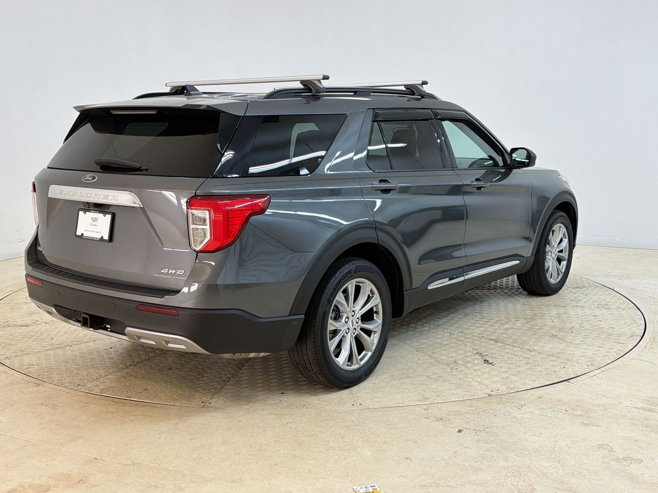 Used 2021 Ford Explorer XLT w/ Equipment Group 202A AWD/4WD image 9