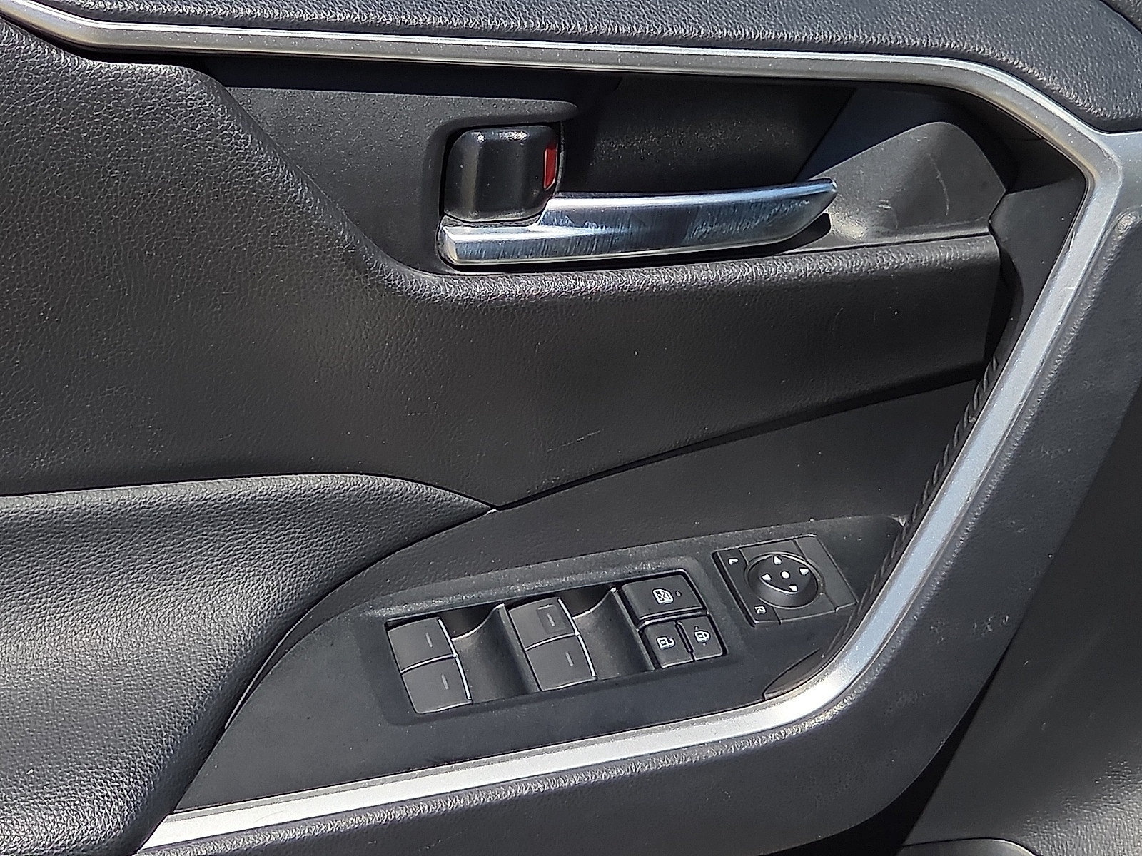 Used 2025 Toyota RAV4 XLE AWD/4WD image 13